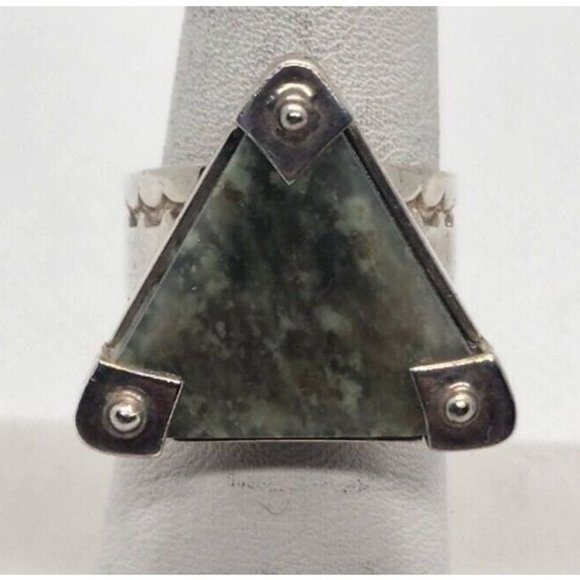 925 STERLING SILVER NEPHRITE RING SIZE 7.5 - Picture 1 of 4